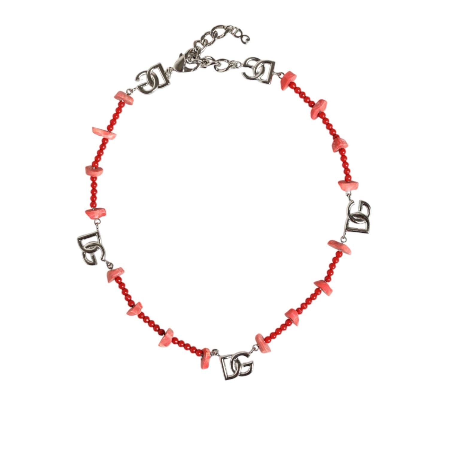 قلادة من الراتينج والخرز النحاسي باللون الفضي من دولتشي آند غابانا بسلسلة شعار DG