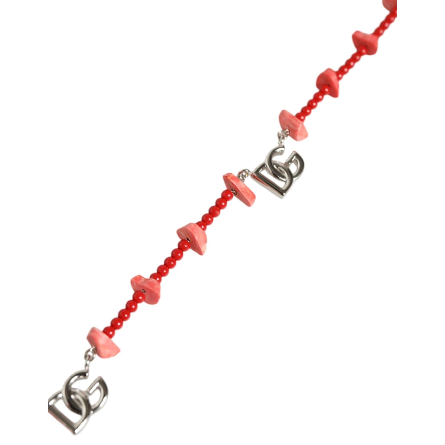 قلادة من الراتينج والخرز النحاسي باللون الفضي من دولتشي آند غابانا بسلسلة شعار DG