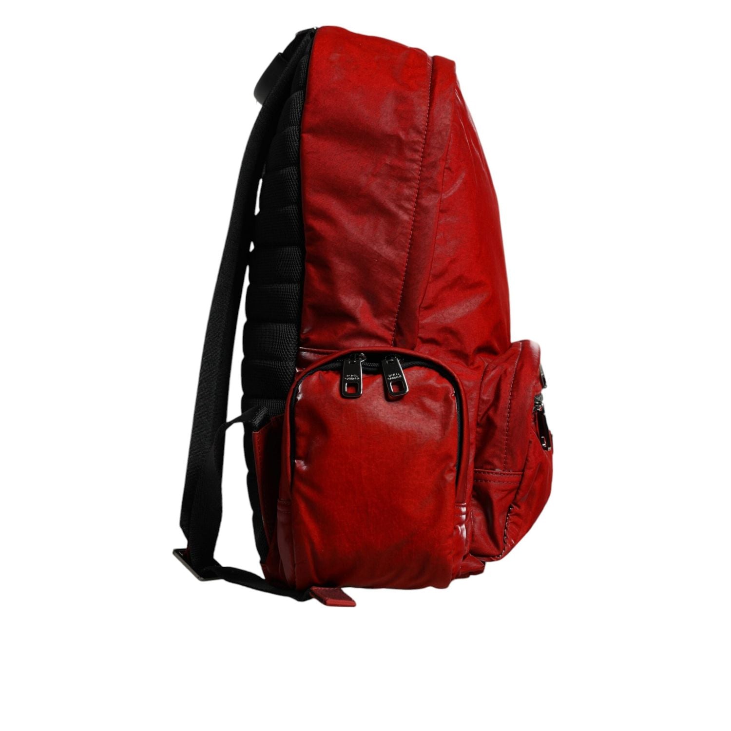 Front view with bag zipped and handles upright.