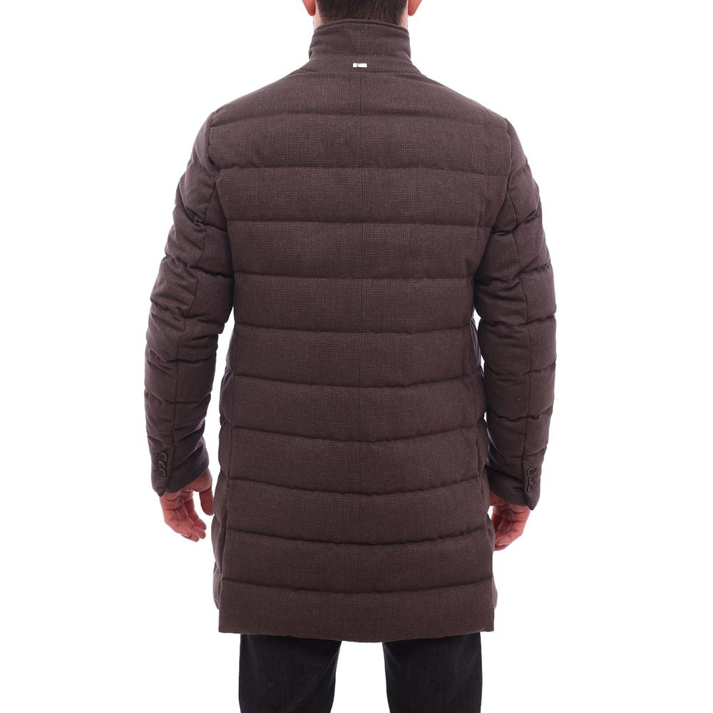 Front view with bag zipped and handles upright.