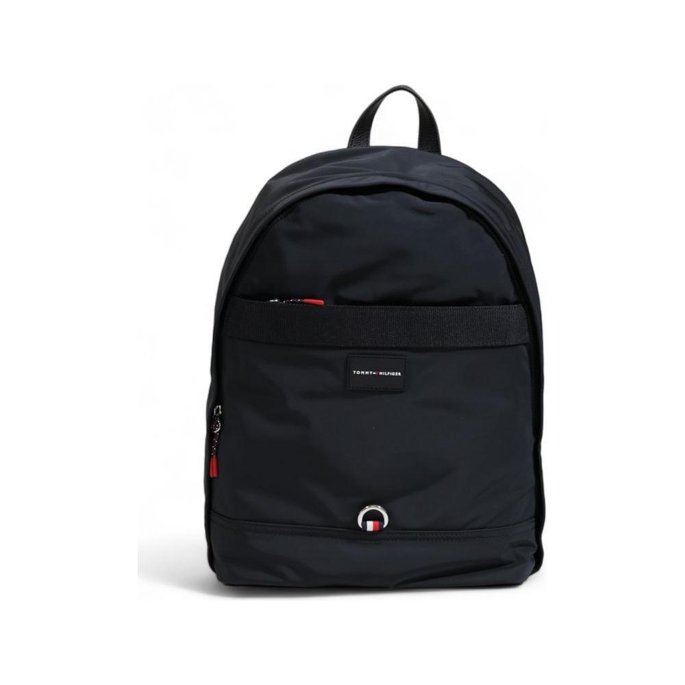 Front view with bag zipped and handles upright.