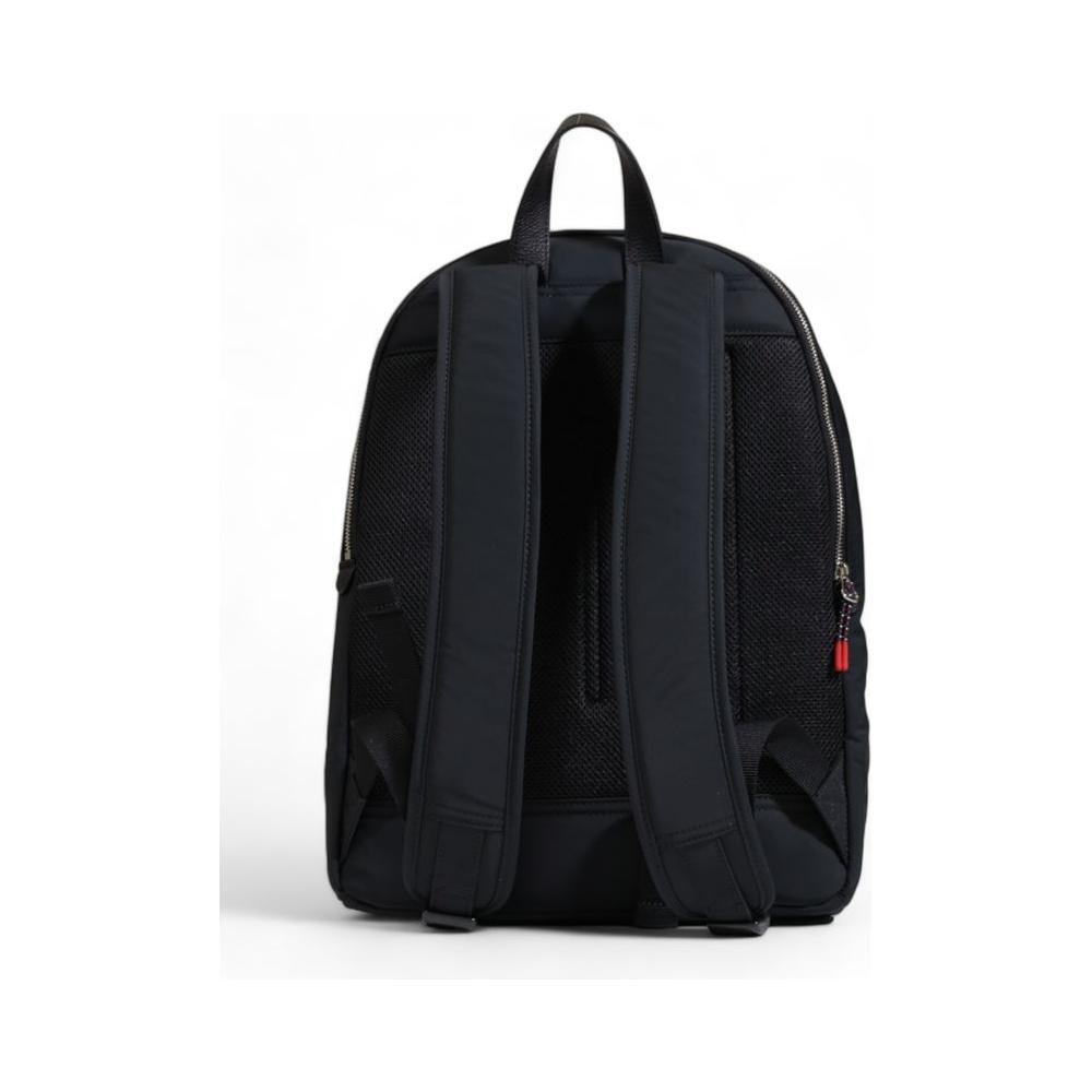Front view with bag zipped and handles upright.