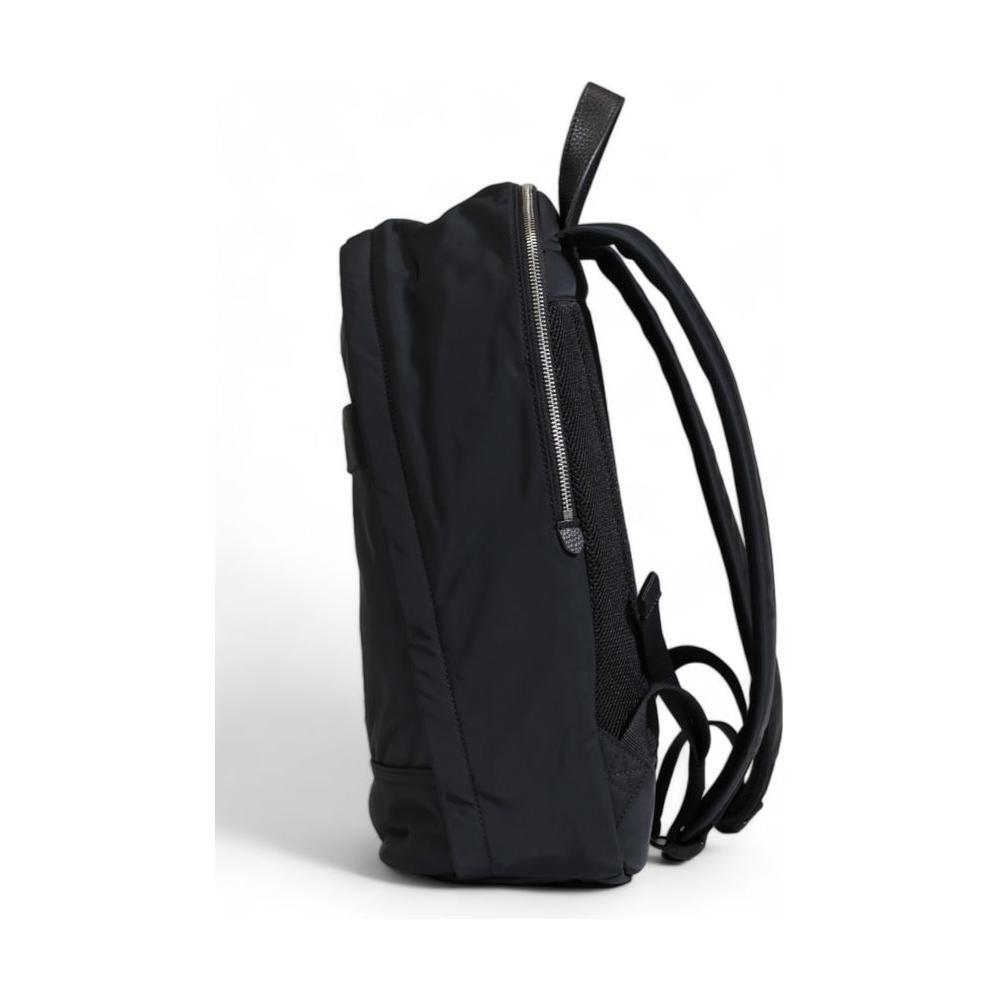Front view with bag zipped and handles upright.