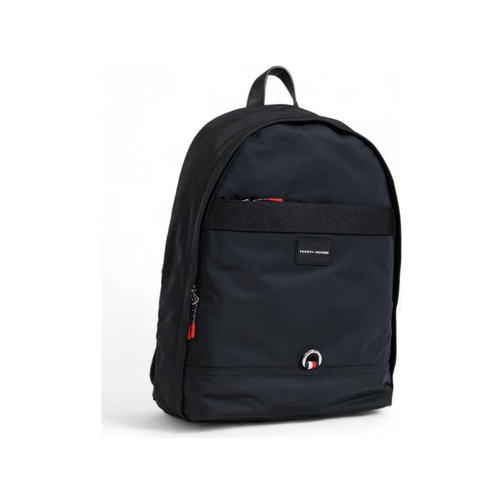 Front view with bag zipped and handles upright.