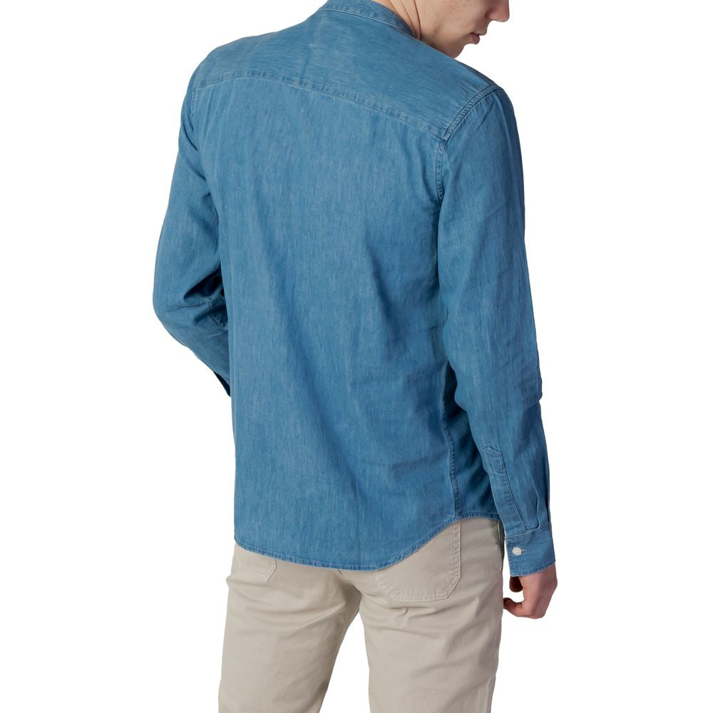 Front view with bag zipped and handles upright.