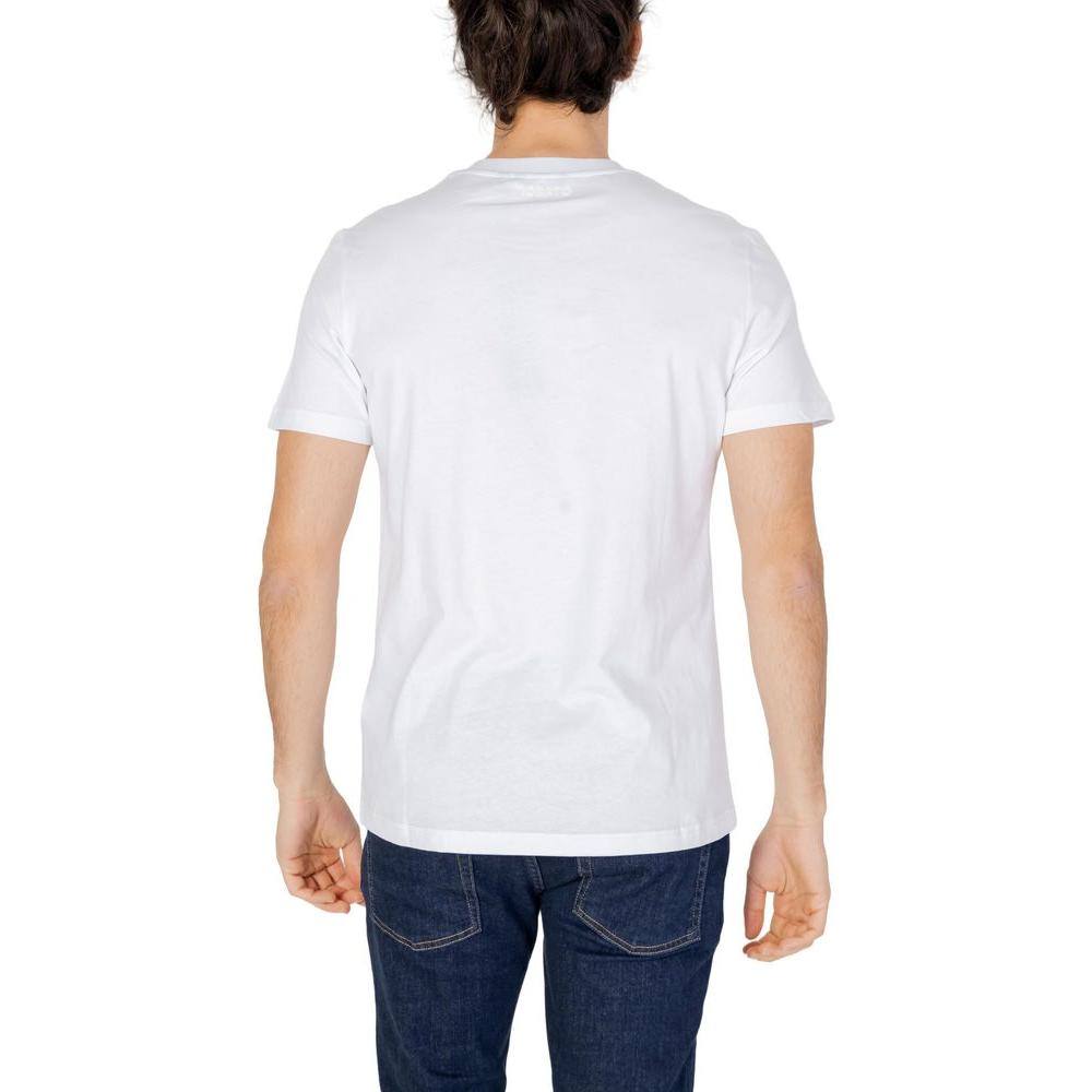 Front view with bag zipped and handles upright.