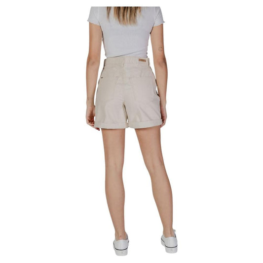 Back view of B.Young beige cotton shorts for women, part of the Spring/Summer collection, showcasing 100% cotton material.