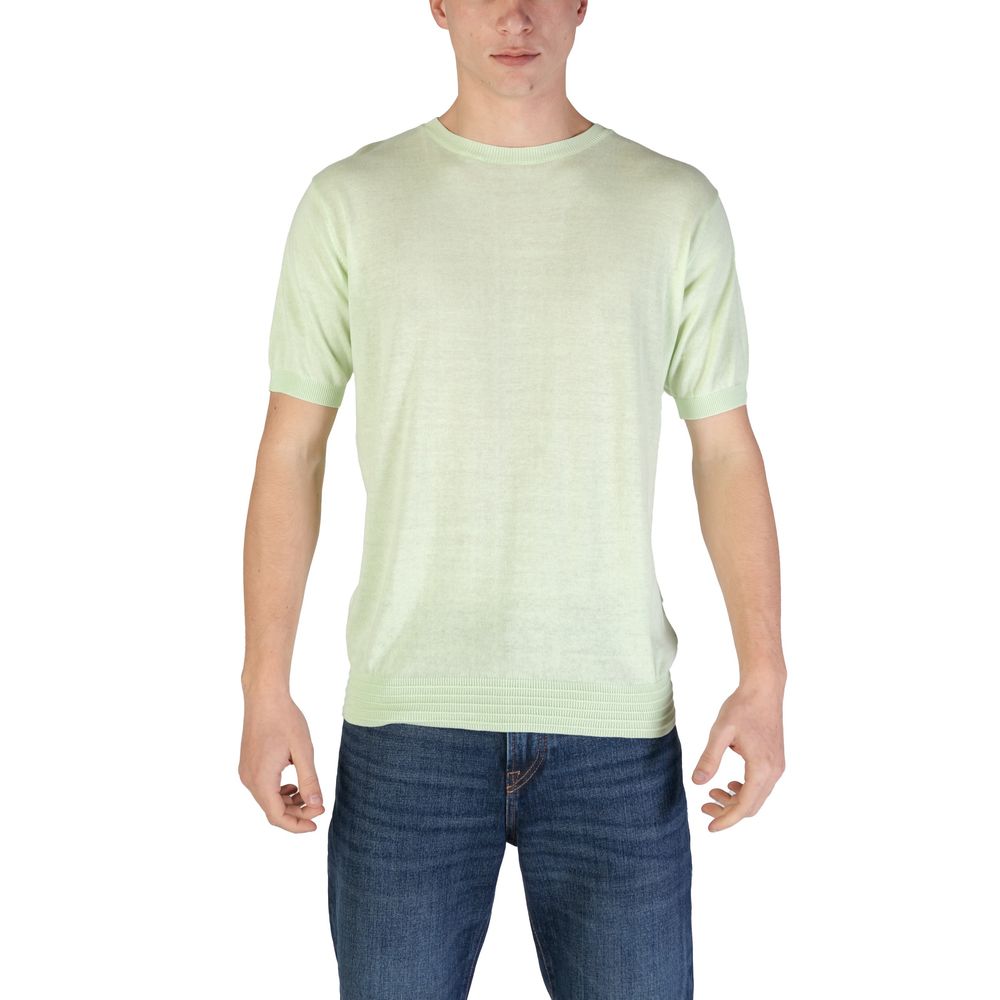 Front view with bag zipped and handles upright.