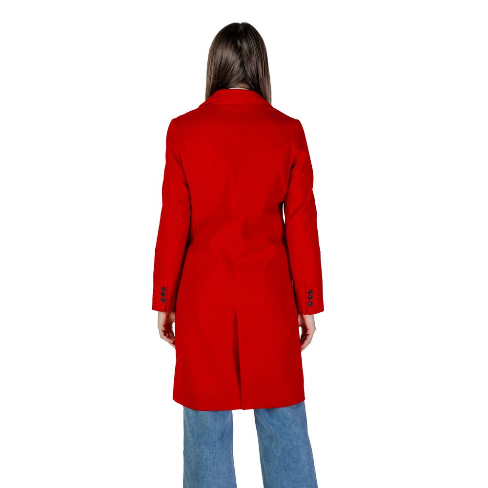 Front view with bag zipped and handles upright.