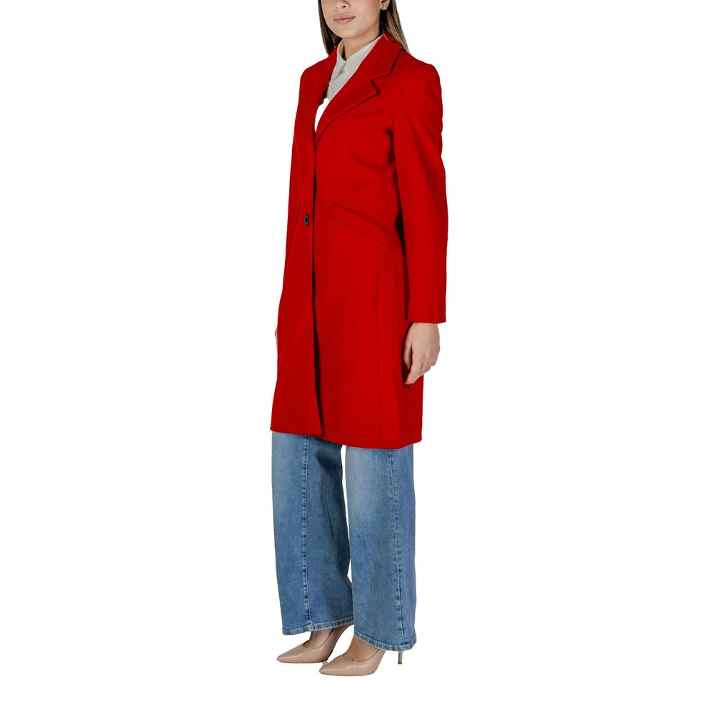 Front view with bag zipped and handles upright.