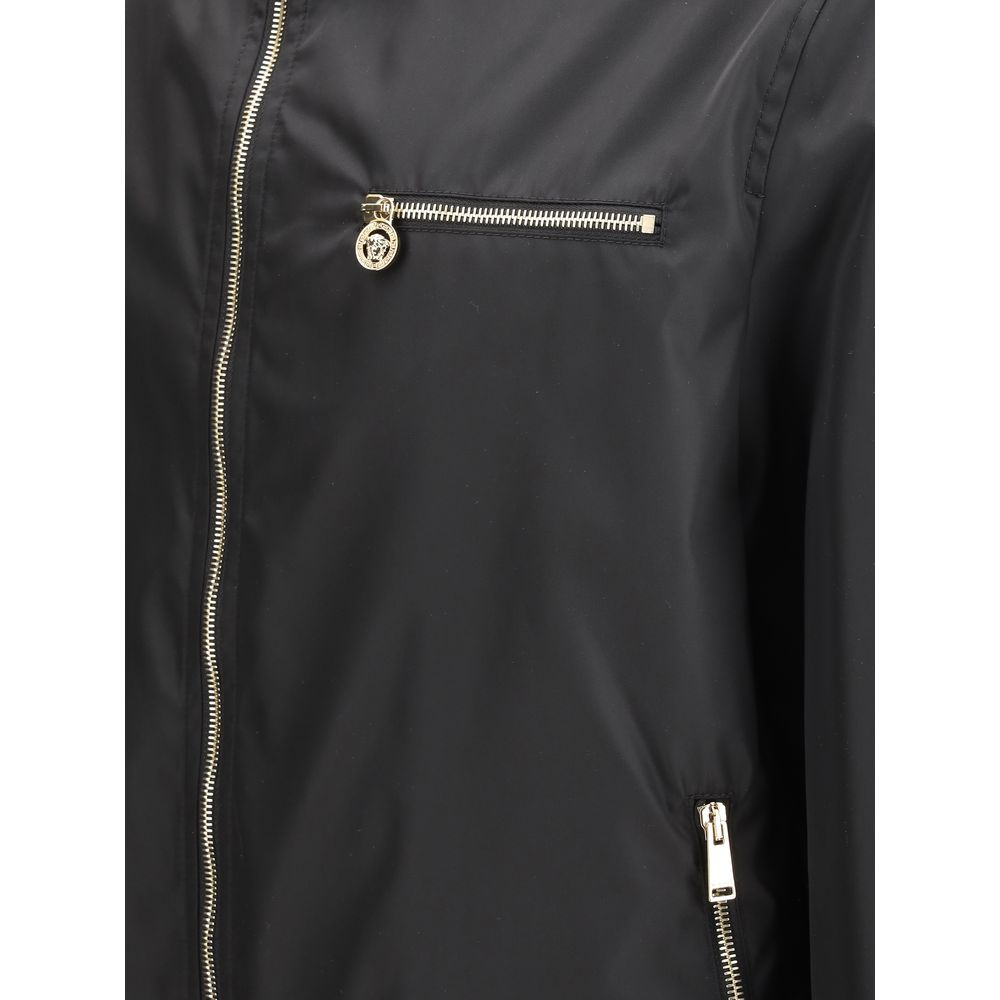 Front view with bag zipped and handles upright.