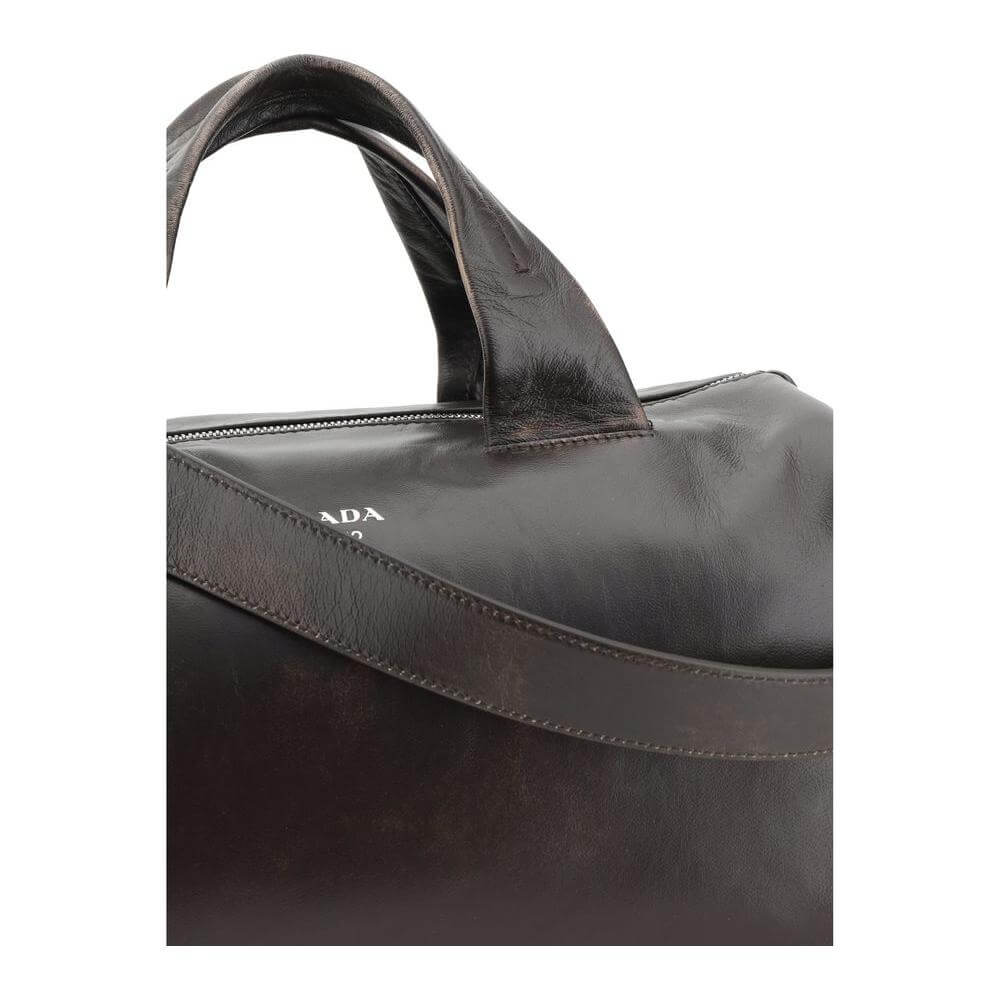 Front view with bag zipped and handles upright.