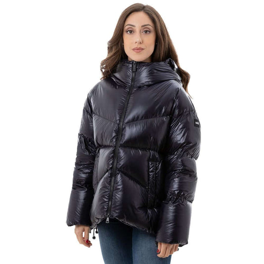 Woman wearing a blue polyamide hooded jacket with zipper and side pockets, lightweight and warm, perfect for casual wear.