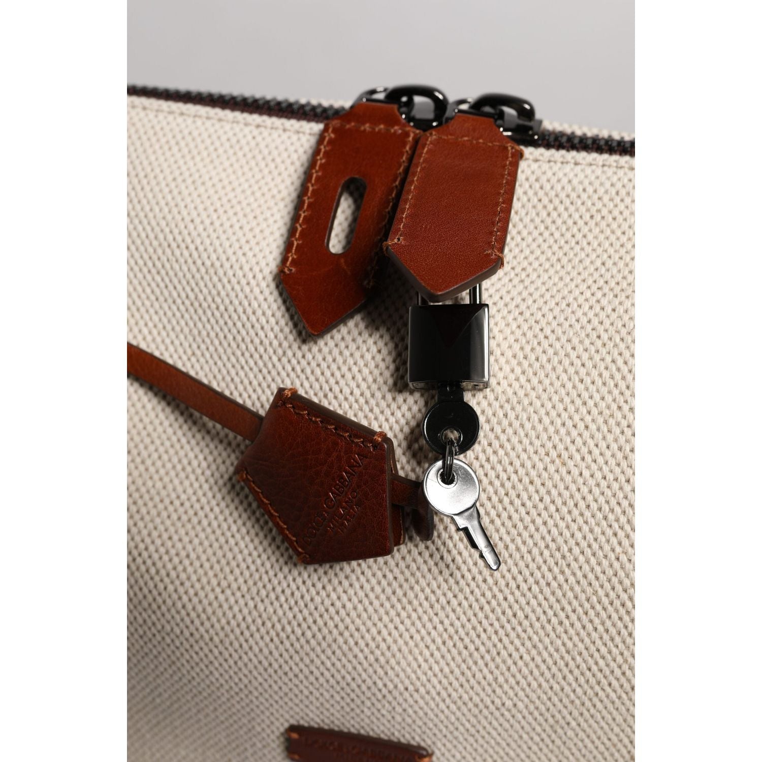 Front view with bag zipped and handles upright.