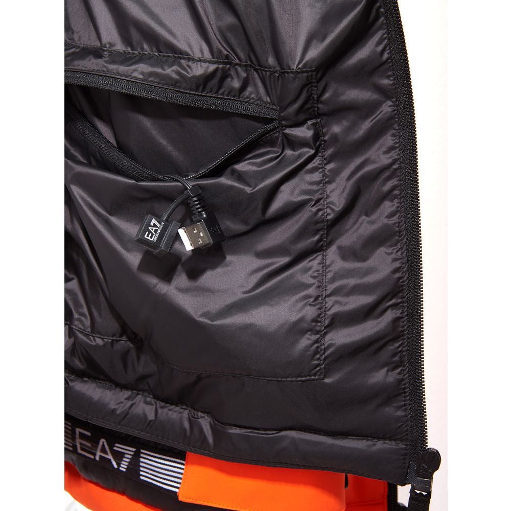 Front view with bag zipped and handles upright.