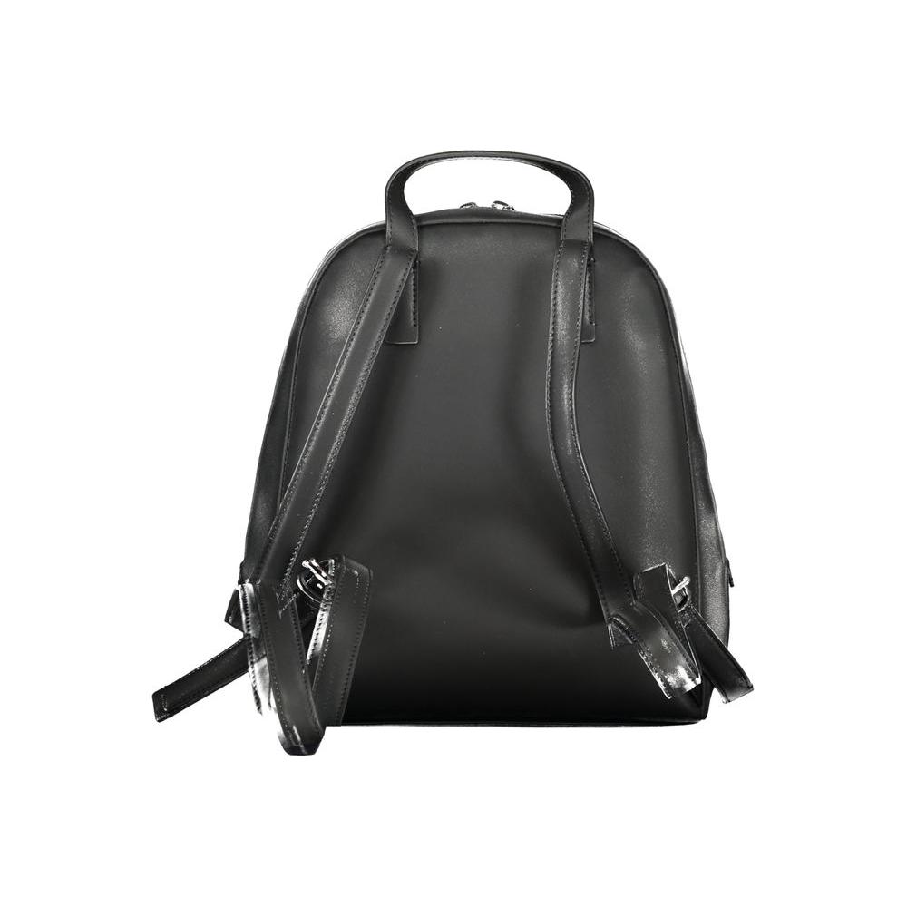 Front view with bag zipped and handles upright.