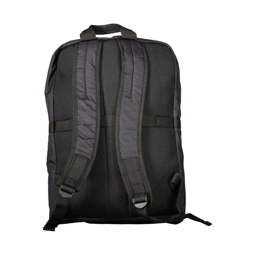Front view with bag zipped and handles upright.