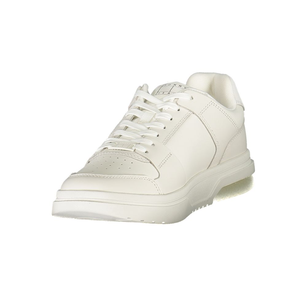 Tommy Hilfiger White Leather Men Sneaker with contrasting details and signature Tommy logo, blending functionality with iconic style.