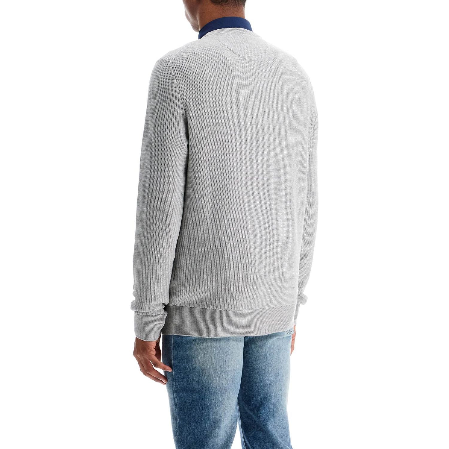 Front view with bag zipped and handles upright.