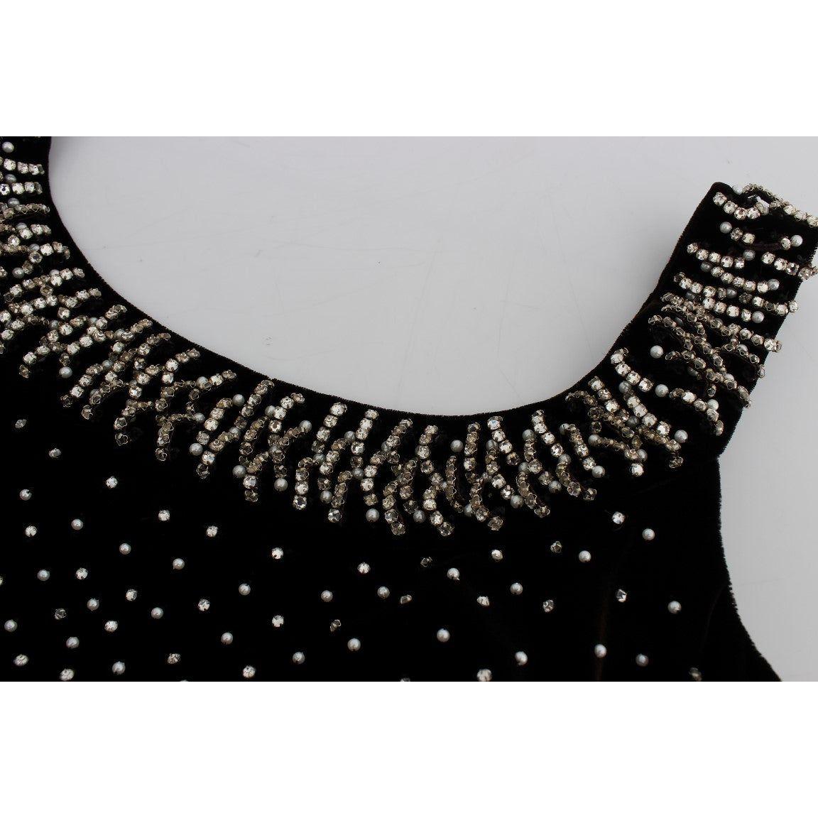 فستان دولتشي آند غابانا الأنيق المصنوع من المخمل البني والمزين بالكريستال