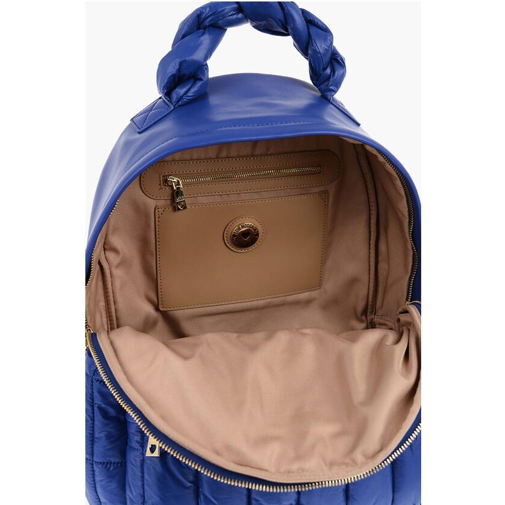 Front view with bag zipped and handles upright.