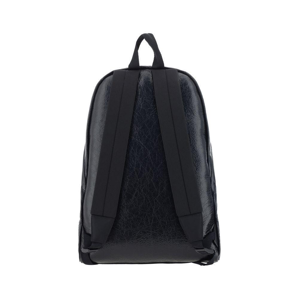 Front view with bag zipped and handles upright.