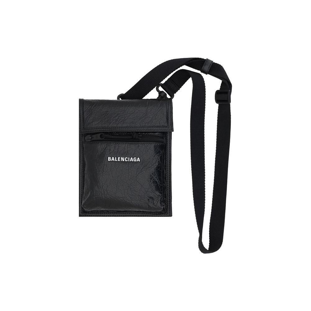 Front view with bag zipped and handles upright.