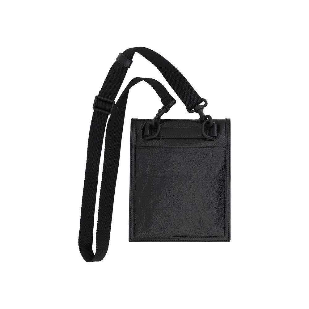 Front view with bag zipped and handles upright.