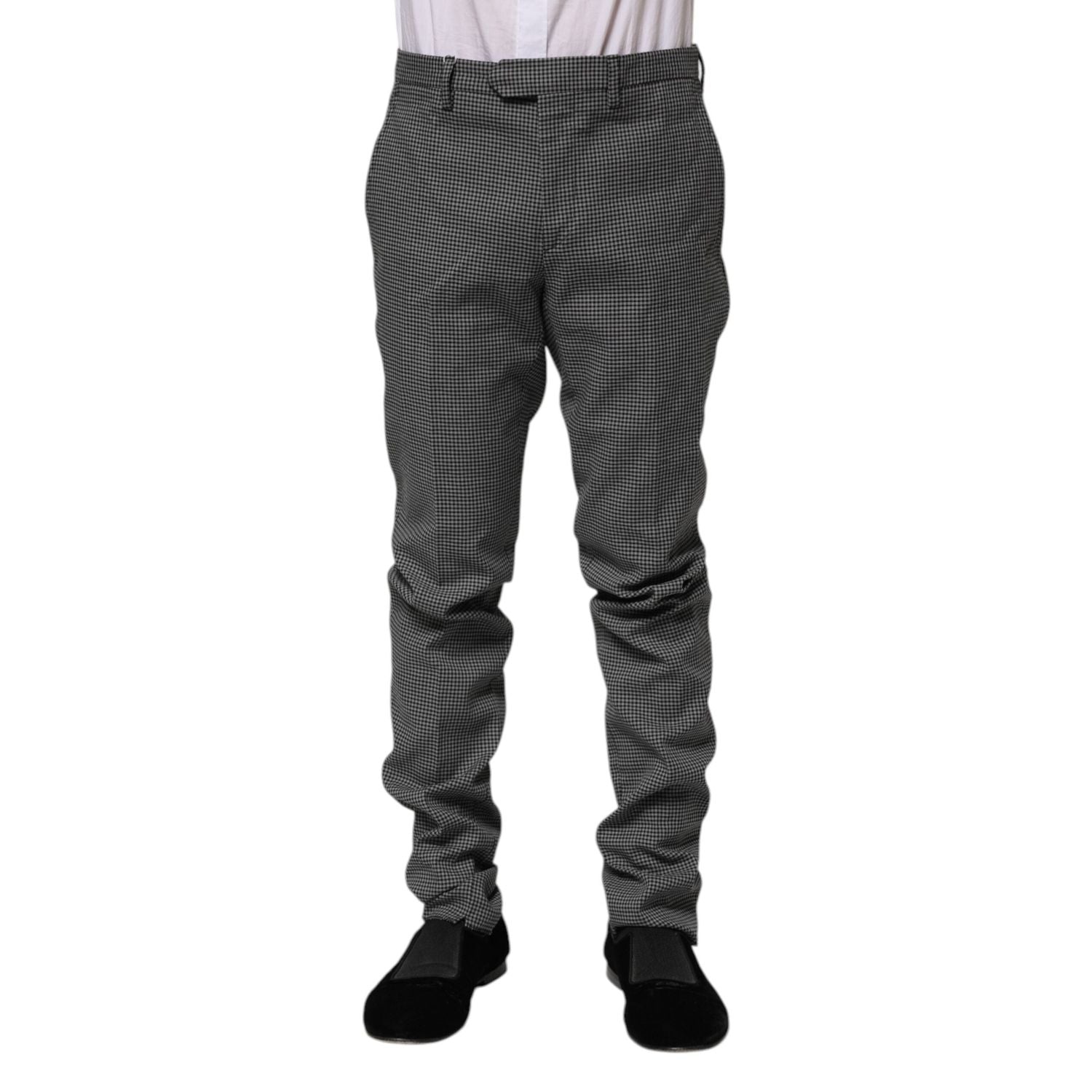 Front view with bag zipped and handles upright.