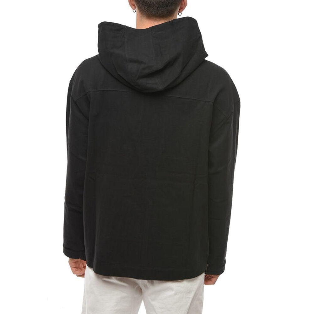 Front view with bag zipped and handles upright.