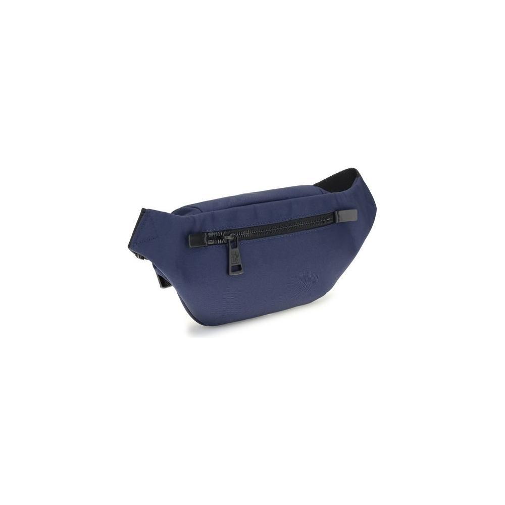 Front view with bag zipped and handles upright.