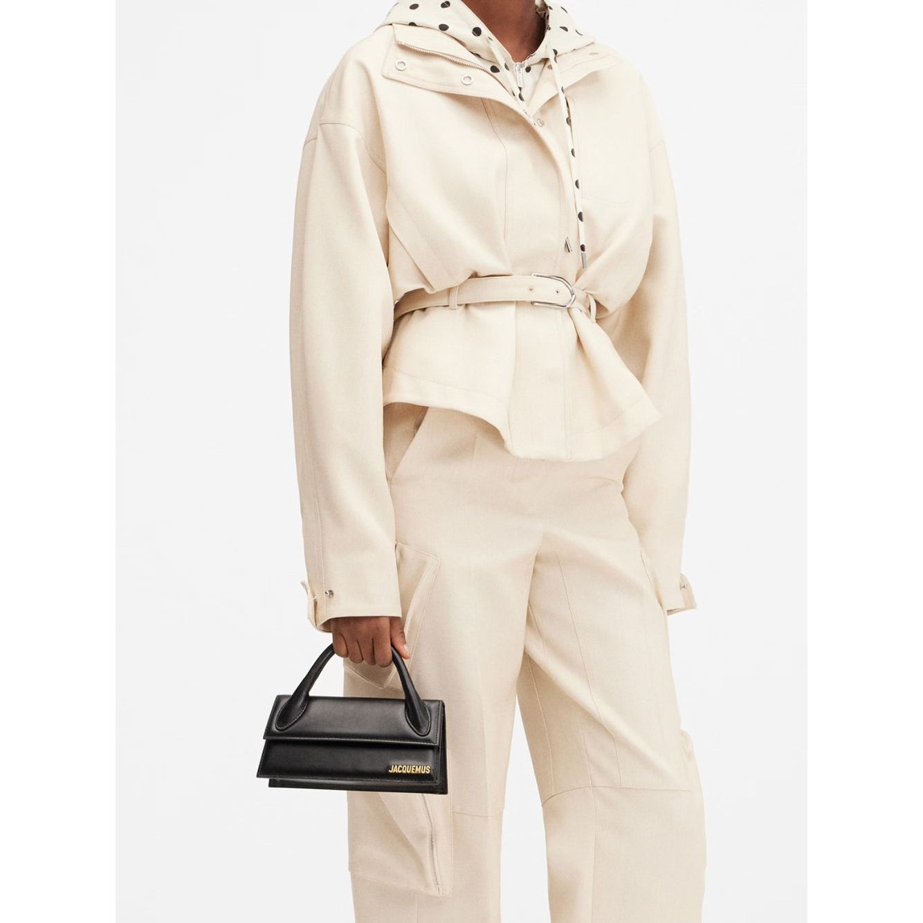 Front view with bag zipped and handles upright.