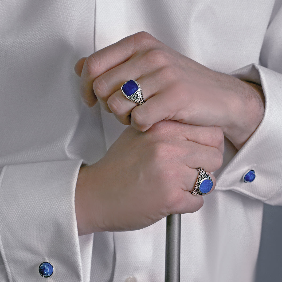 ALBERT M. JEWELS JEWELRY Mod. WSOX00174.TRQ elegant men's rings with blue stones on hands.