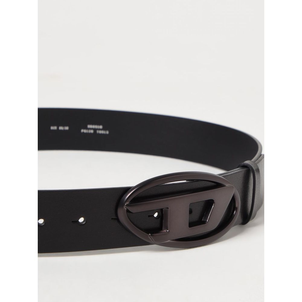 Diesel Black Leather Regular Belt with metal logo buckle, ideal for everyday wear and sophistication.