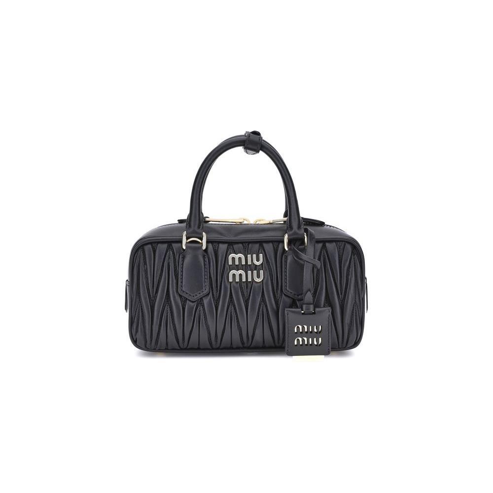Front view with bag zipped and handles upright.