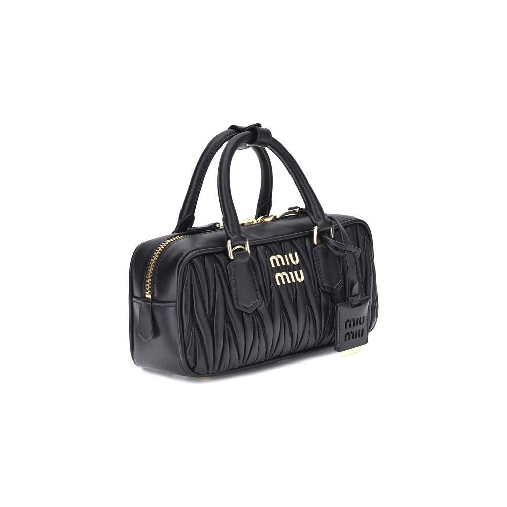 Front view with bag zipped and handles upright.