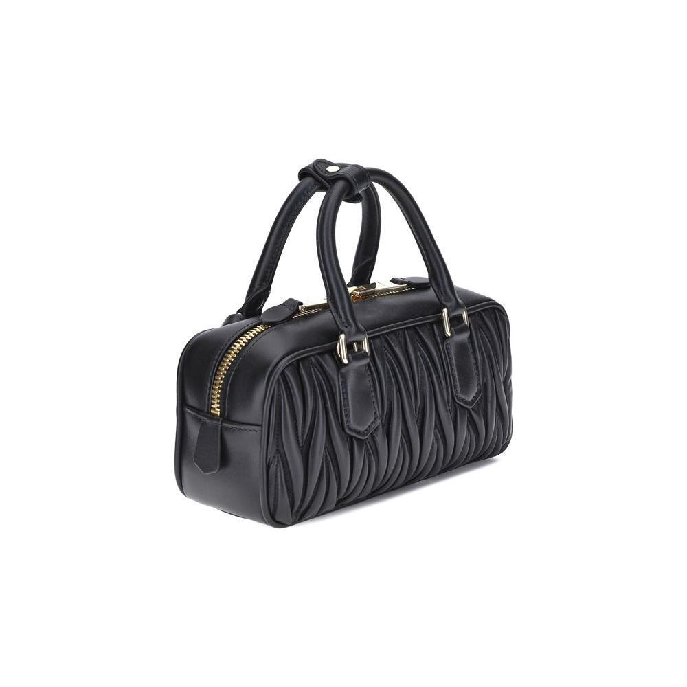 Front view with bag zipped and handles upright.