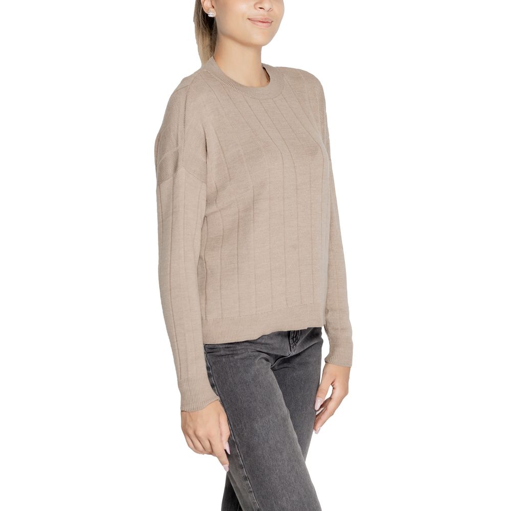 Woman wearing Only Beige Marabou Sweatshirt with ribbed texture and crew neck design.