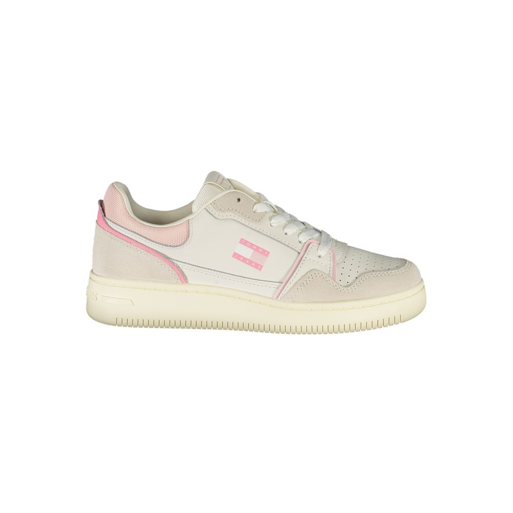 Tommy Hilfiger White Leather Women Sneaker with pink details on a white base, fashionable sports shoes
