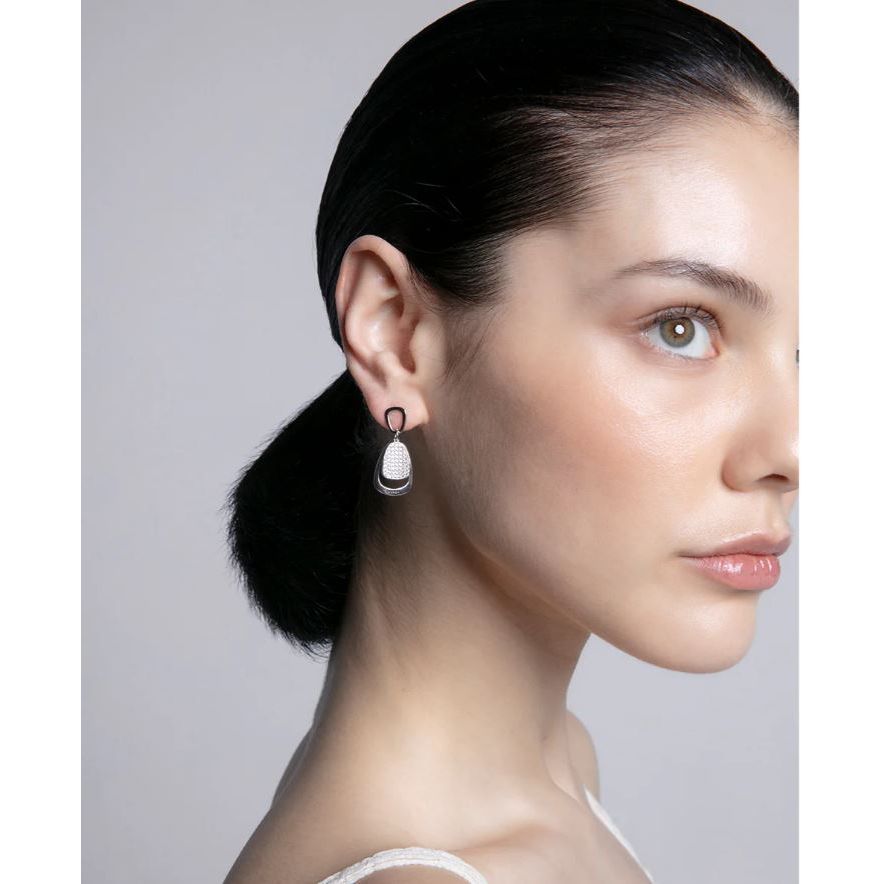 Model wearing VICEROY JEWELS Mod. 13212E000-30 silver earrings with quartz analog movement, multifunction, in official packaging.
