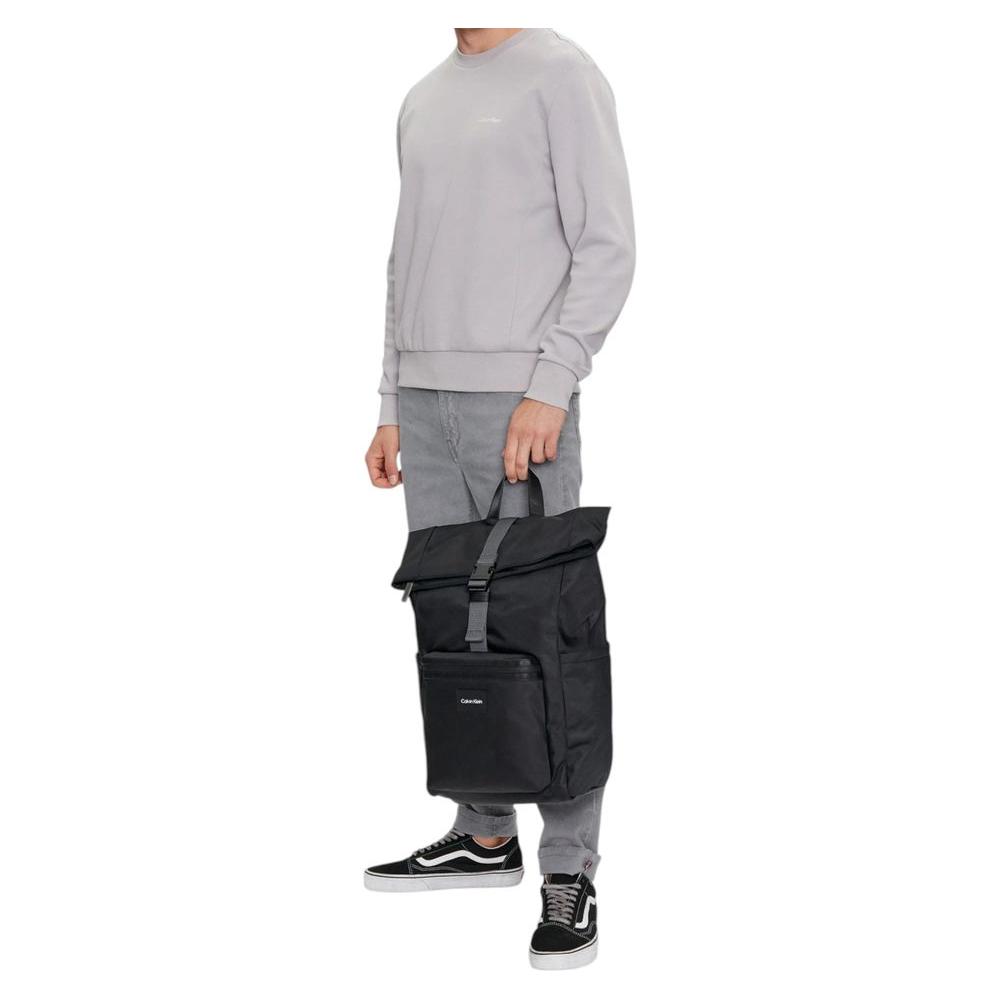 Front view with bag zipped and handles upright.